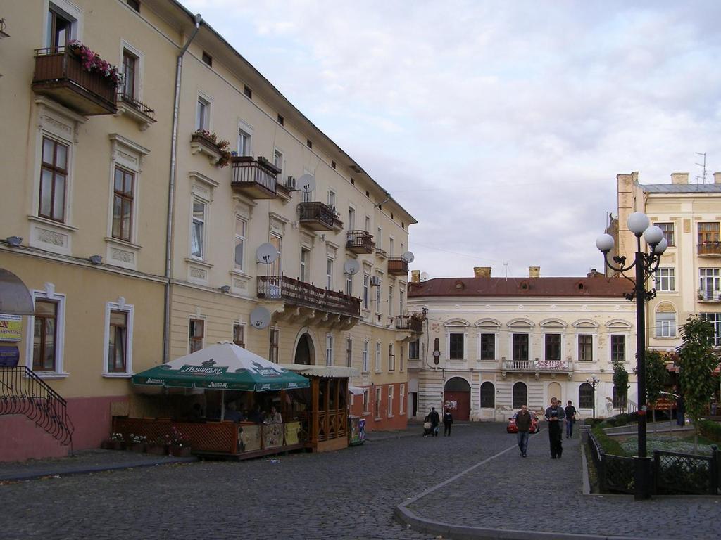 Apart Club Tolstogo Чернивци Екстериор снимка